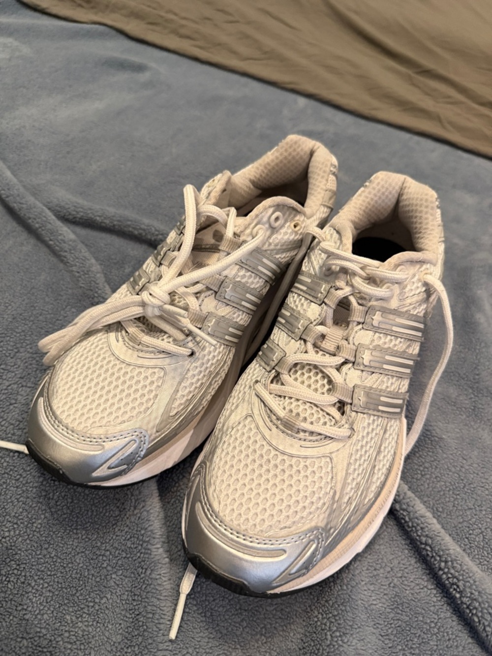 Sporty & Rich Light Gray Mesh Athletic Sneakers
